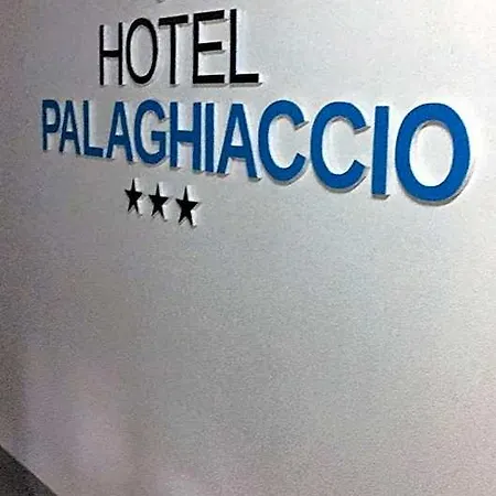 Palaghiaccio 코트로네이