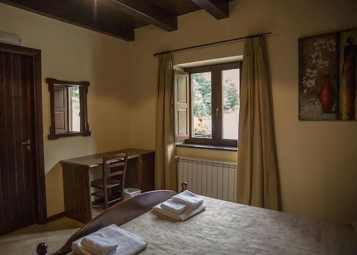 Palaghiaccio מלון Cotronei