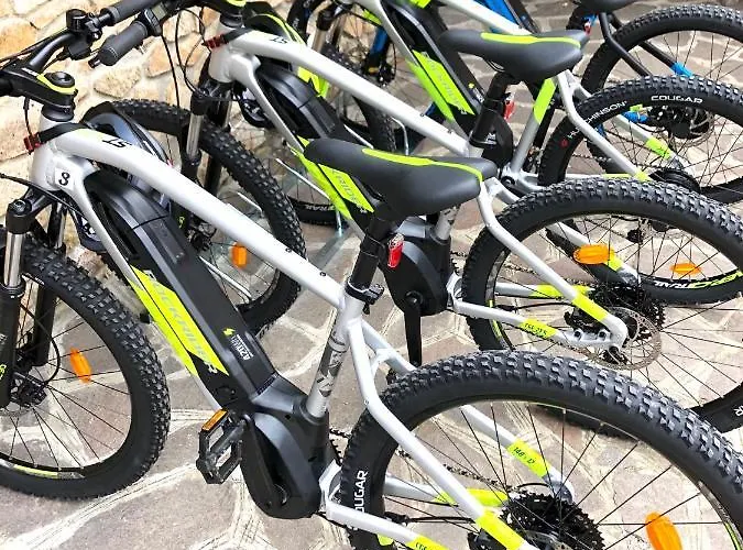 帕拉格切诺酒店 Cotronei